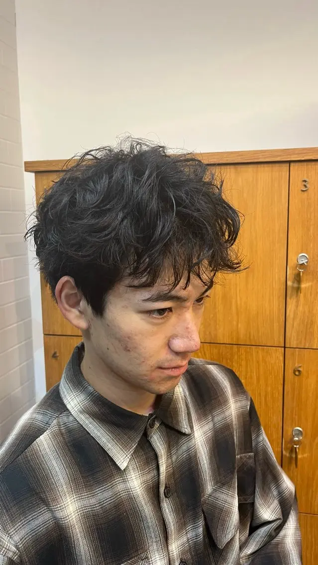 パーマ メンズ 岡野 豪のヘアスタイル