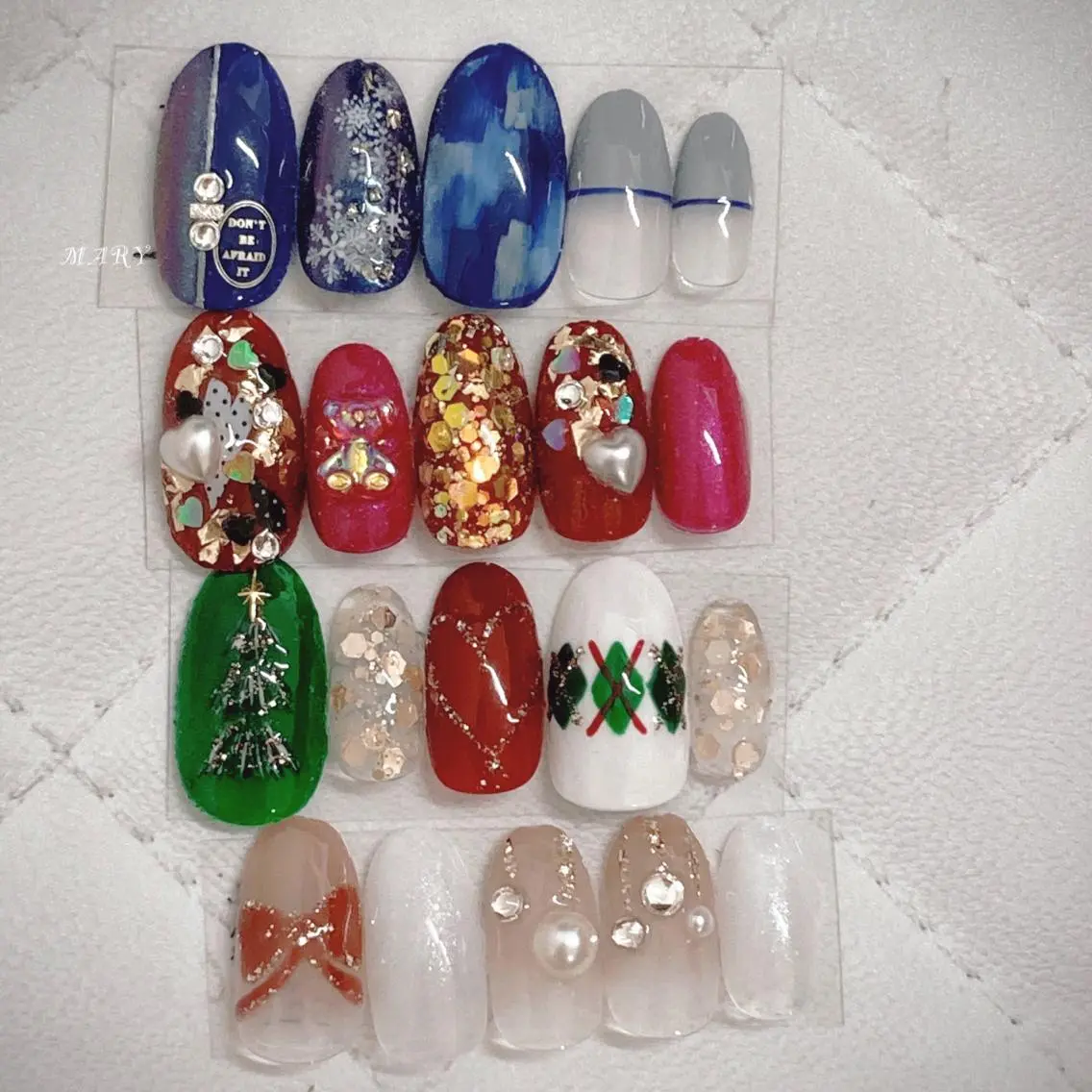 ネイル ニュアンスネイル 冬ネイル クリスマス ハンドネイル Mary nail .narumiのネイルデザイン