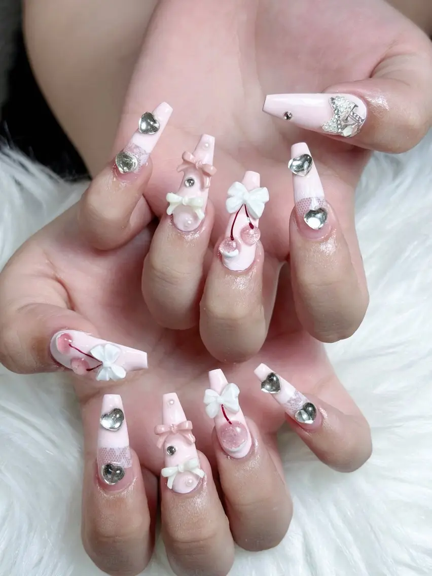ネイル チークネイル ドット フレンチネイル グラデーション ハート Eli Muse 新宿ネイルのネイルデザイン