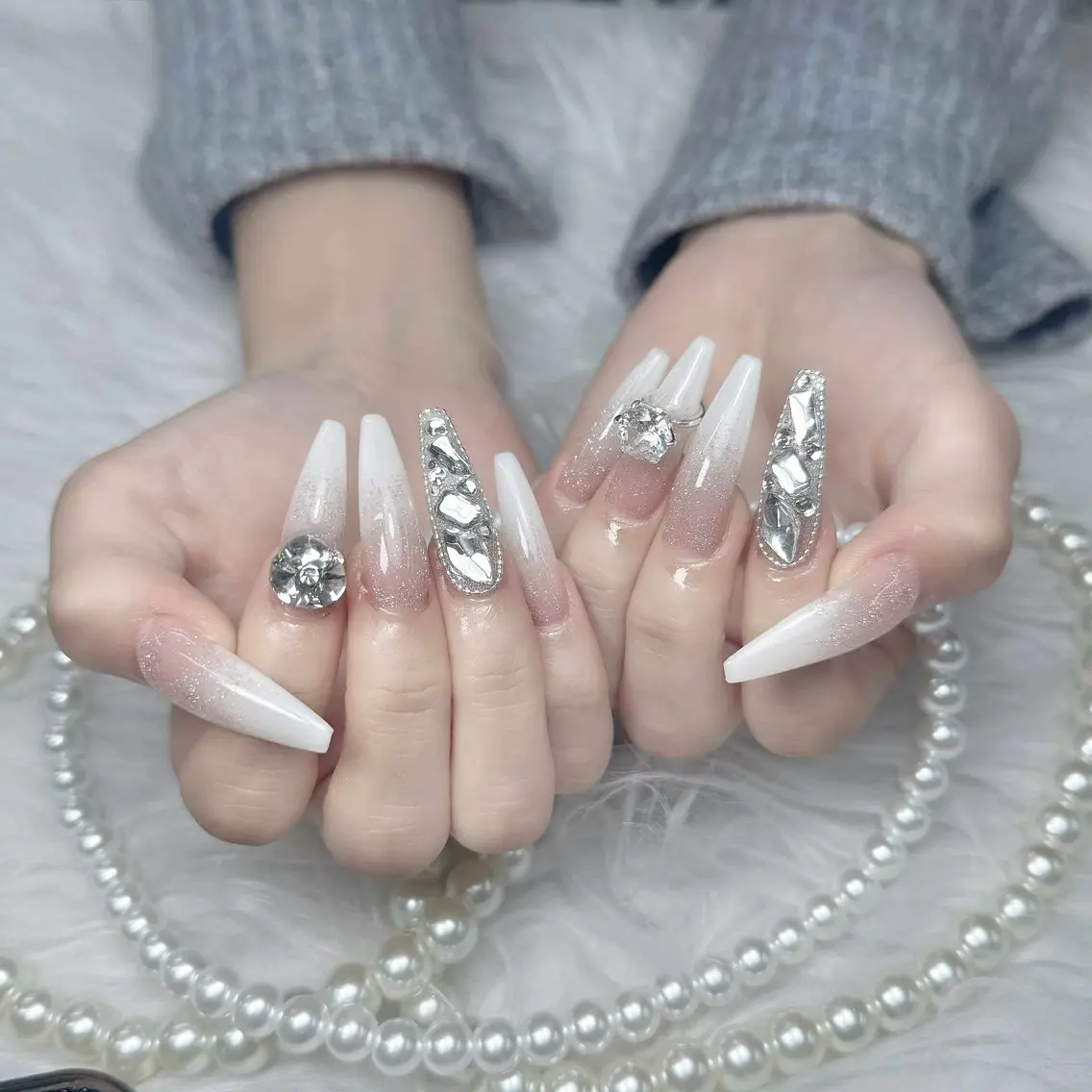 ネイル アートネイル ブラウン ジェルネイル ゴールド キラキラネイル Nova Nail Nambaのネイルデザイン