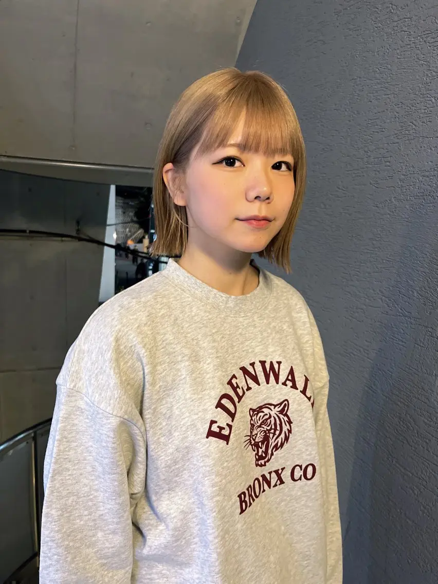 ショート カラー ベージュカラー ブリーチ ミルクティーベージュ カット ヘアカラー トリートメント ミルクティーベージュ ブリーチ 店長 清水のヘアスタイル