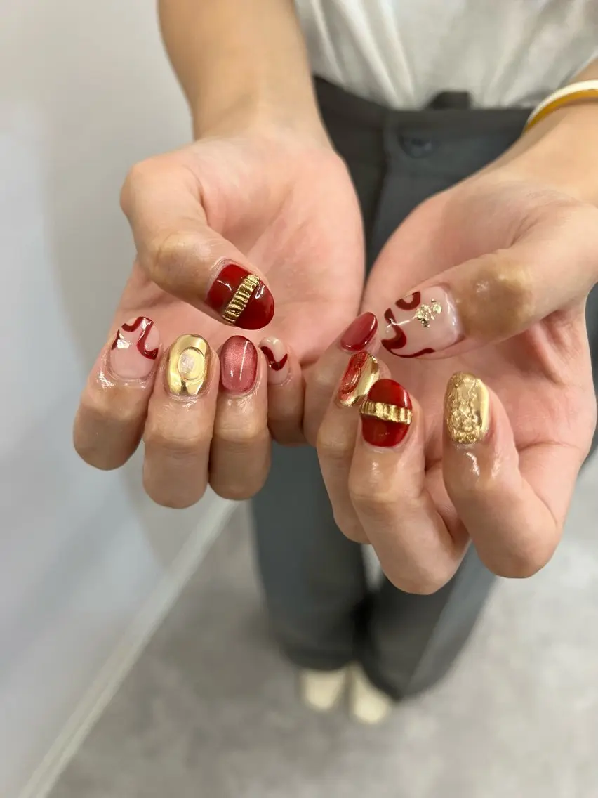 ネイル ボルドー 成人式 ジェルネイル ゴールド 韓国ネイル ハンドネイル ハンドケア Bana_ Nailのネイルデザイン