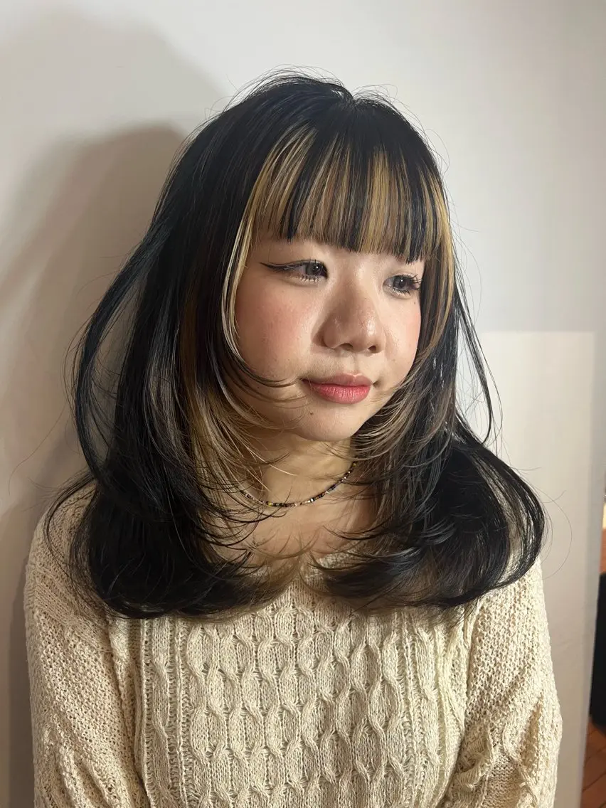 セミロング ヘアカラー 【Pia】 セナ/ハイトーンのヘアスタイル