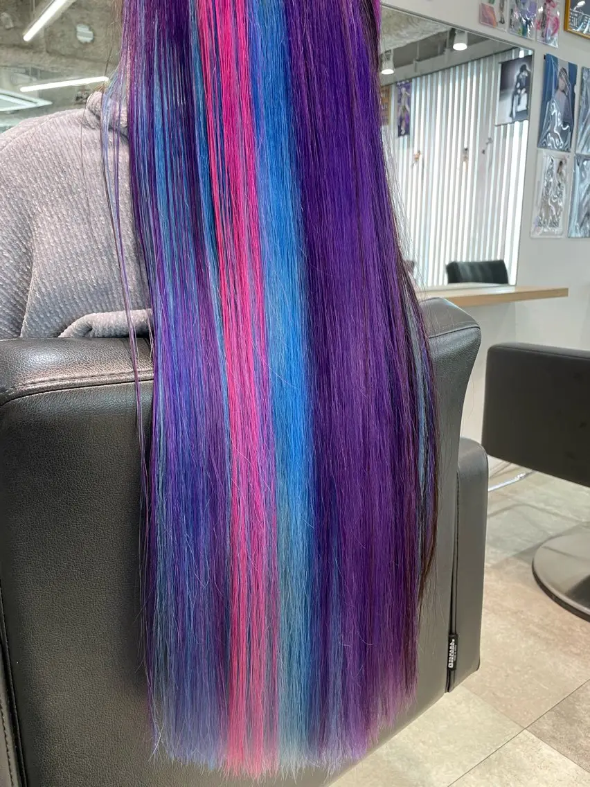 ミディアム カラー インナーカラー ピンクカラー パープルカラー ユニコーンカラー ヘアカラー インナーカラー 推し ブリーチ  髪質改善のヘアスタイル