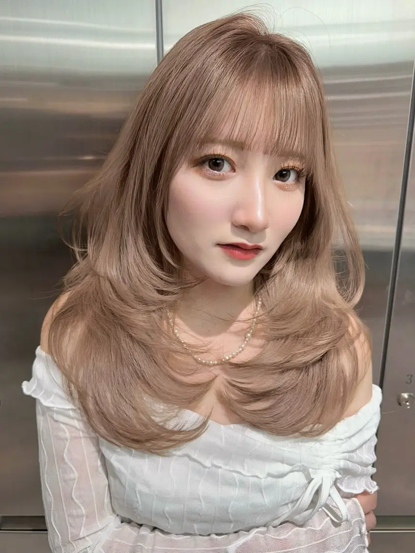 ロング カラー ベージュカラー ブリーチ 透明感カラー グレージュ ハイトーンカラー ヘアカラー 佐渡優 365連勤する美容師のヘアスタイル
