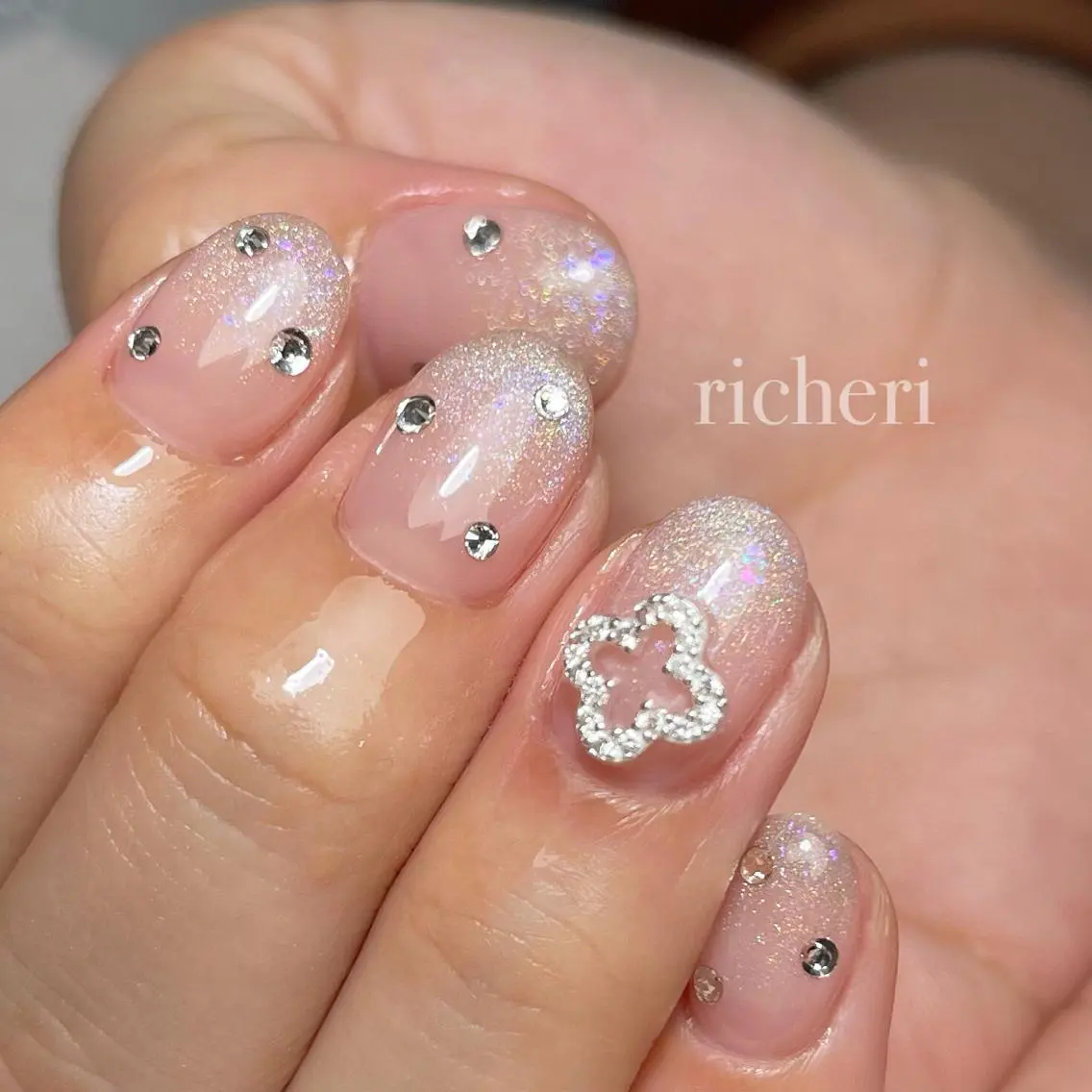 ミディアム ネイル ハンドネイル richeri beautyのネイルデザイン