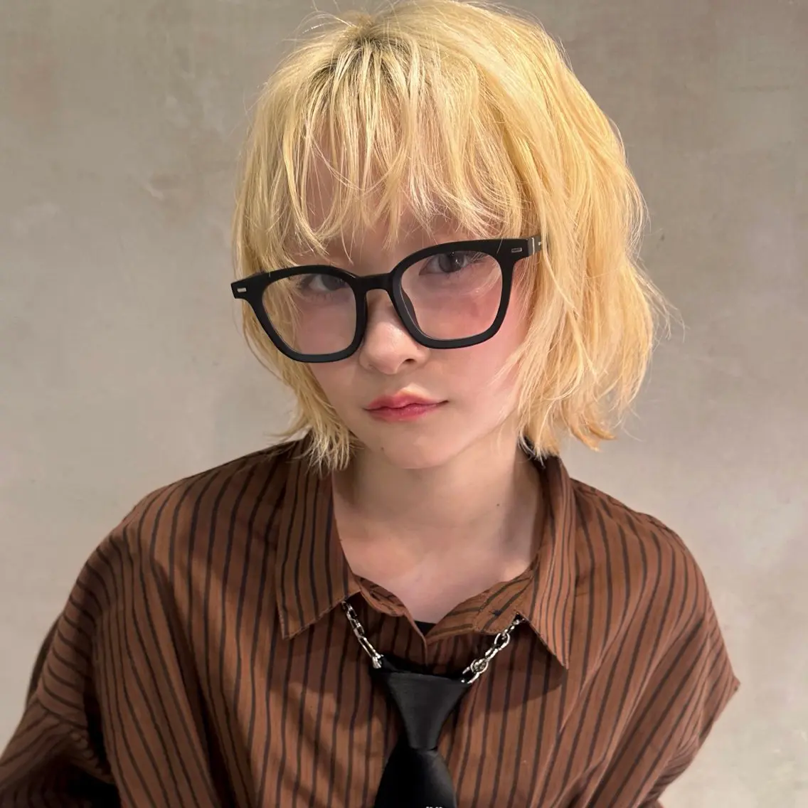 ショート カラー ブリーチ ヘアカラー おしゃれハイトーン 💗AKARIのヘアスタイル