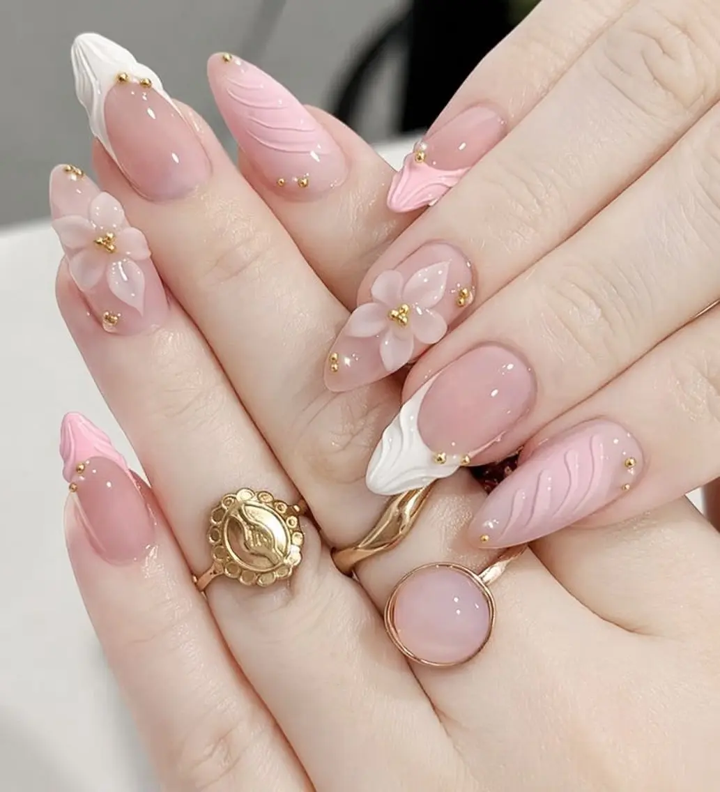 ネイル フラワーネイル ジェルネイル キラキラネイル 韓国ネイル マグネットネイル ハンドネイル Blingg NailStudioのネイルデザイン