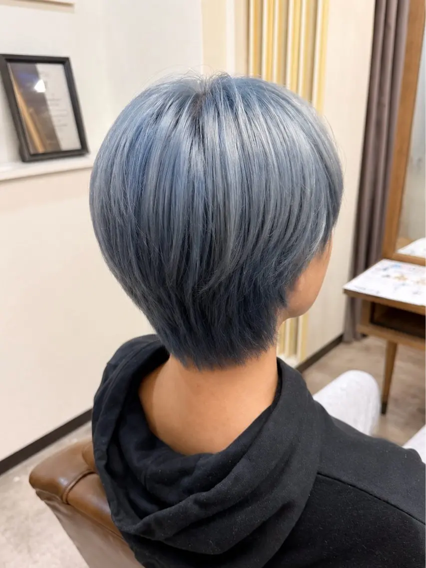 ショート アッシュ レイヤーカット/ ダブルカラー🎀らむのヘアスタイル