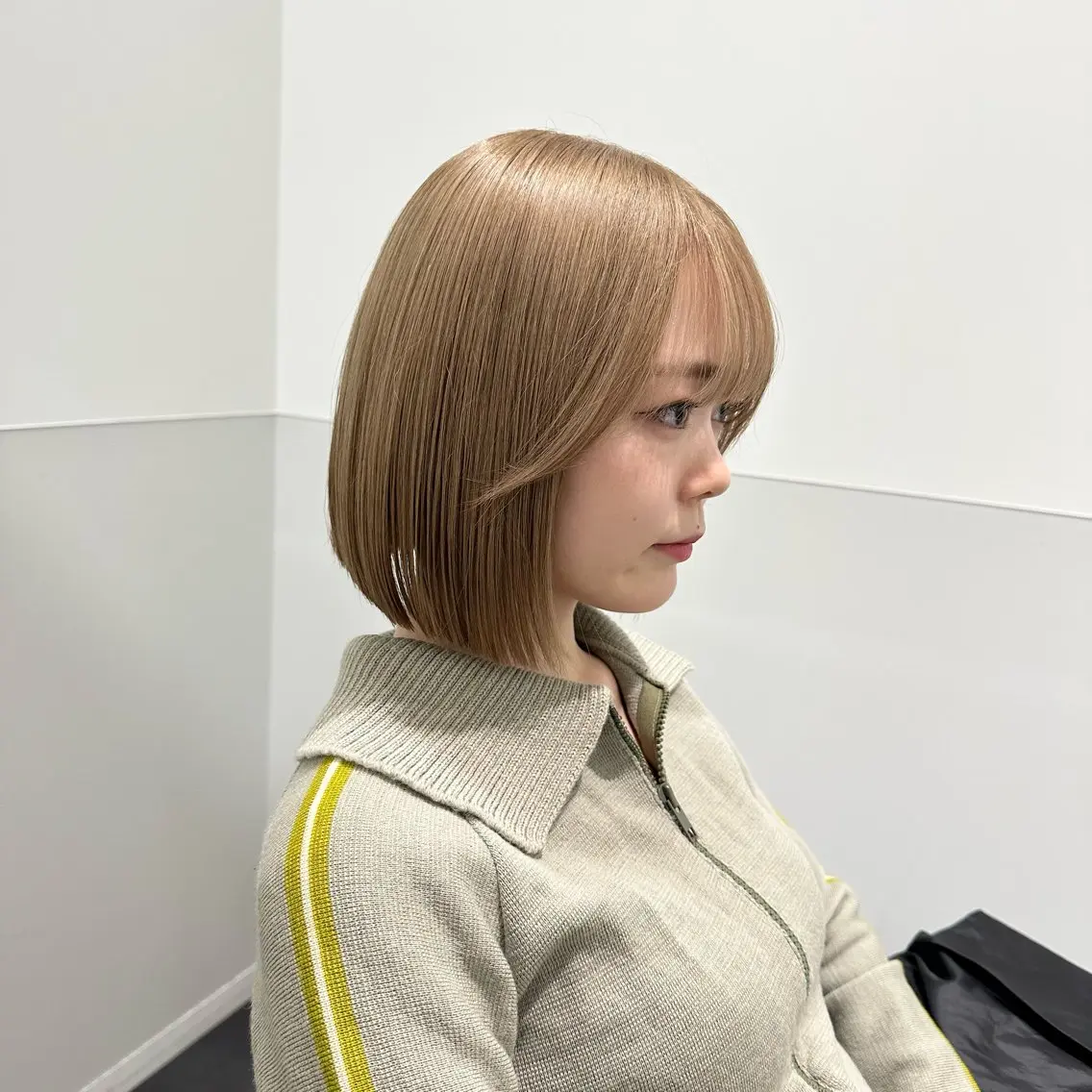 ミディアム カラー ヘアカラー トリートメント 💫艶ハイトーン×髪 質改善💫リュウトのヘアスタイル