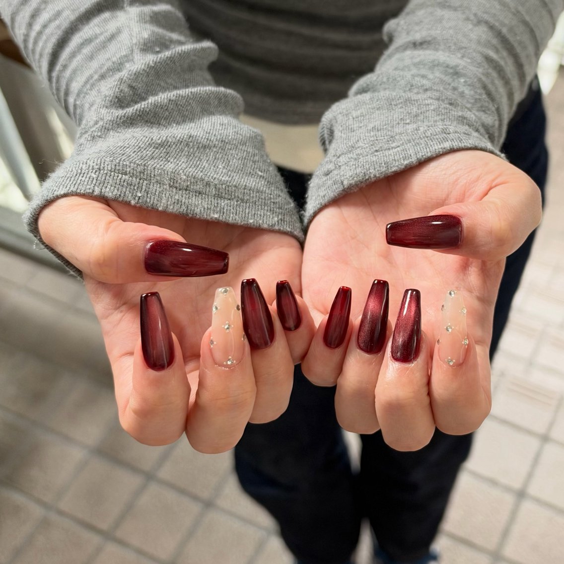 ネイル ボルドー 長さ出し マグネットネイル ネイルチップ ハンドネイル __shiho. nailのネイルデザイン