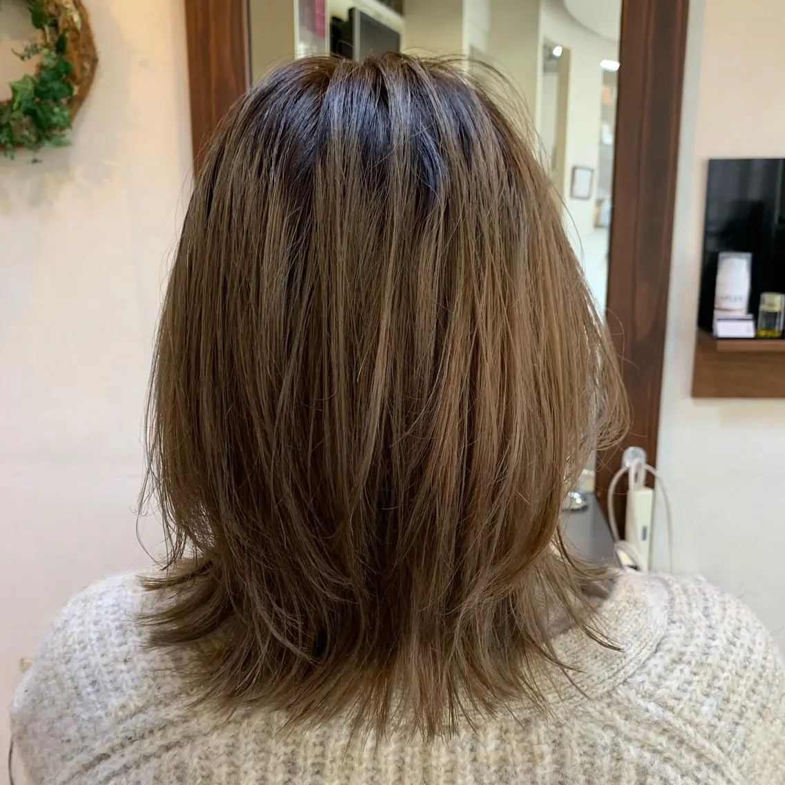ミディアム カラー ギャルソン オブヘアーのヘアスタイル
