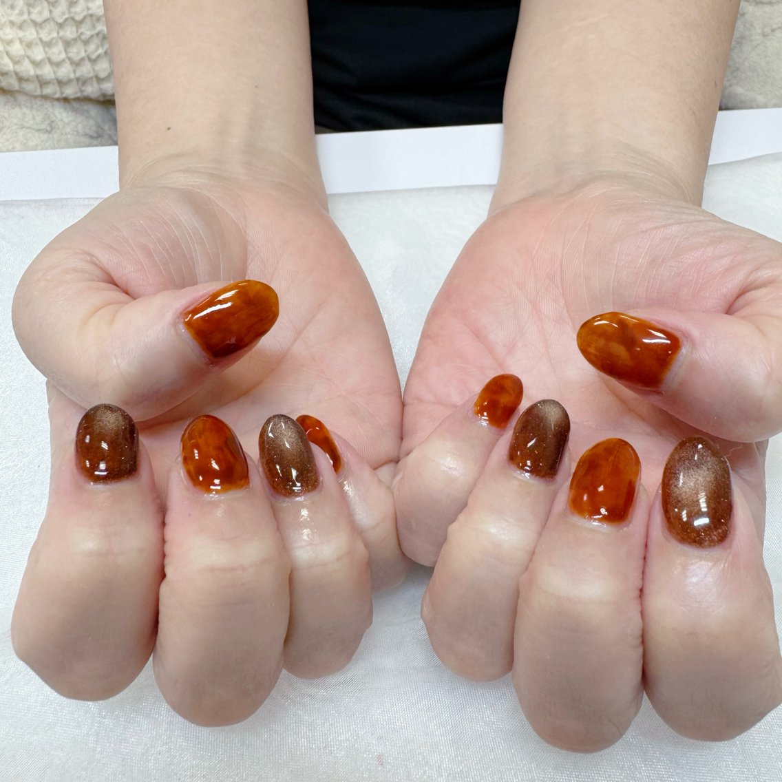 ネイル べっ甲ネイル ブラウン ニュアンスネイル maruyasu. yのネイルデザイン