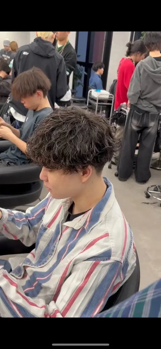 パーマ メンズ 磯村 翔大のヘアスタイル