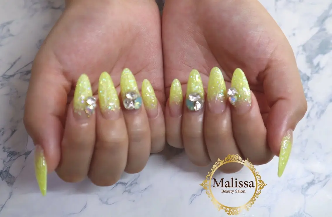 ネイル キラキラネイル 黄色 ハンドネイル Malissa　 スカルプ&深爪歓迎◎のネイルデザイン