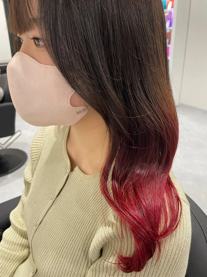 セミロング カラー グラデーションカラー レッドカラー Amour なぐらのヘアスタイル