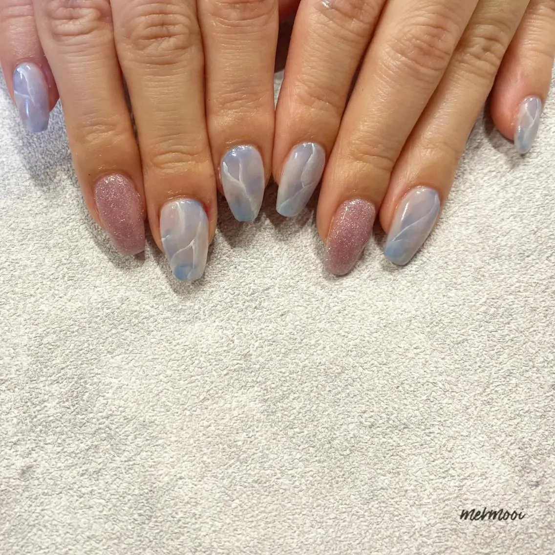 ネイル ブルー ラメ(グリッター) 大理石ネイル(マーブル) ニュアンスネイル mermooi nailのネイルデザイン