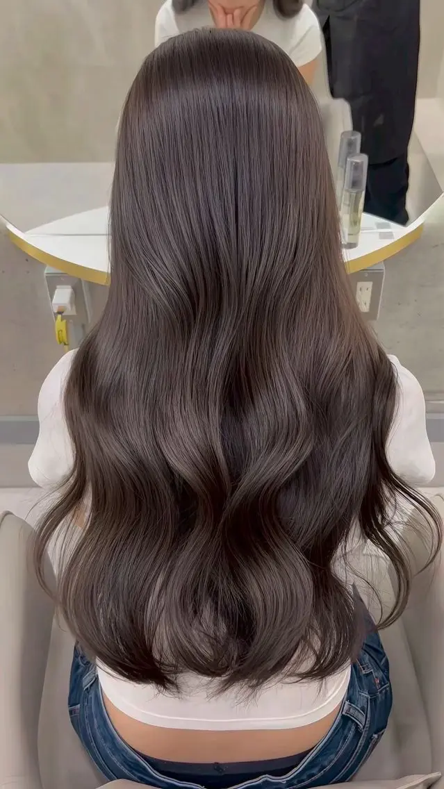 ロング モリシタ チョウのヘアスタイル
