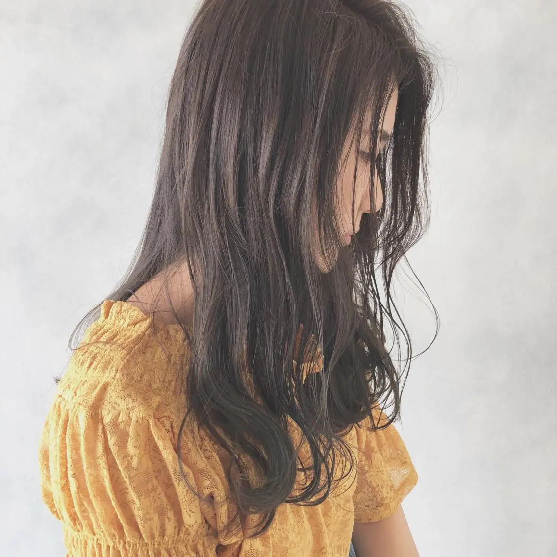 セミロング 外国人風カラー ハイライト レイヤーカット ヘアカラー トリートメント 小澤大輔 YOLO hairのヘアスタイル