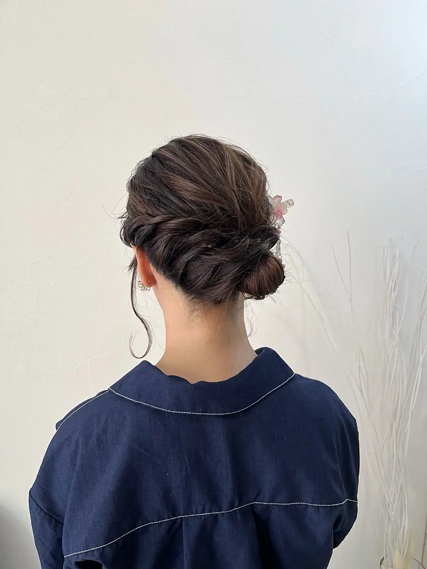 ミディアム ヘアアレンジ 髪飾り ヘアセット 🦋Yui🦋透明感 /ベージュ/Wカラーのヘアスタイル