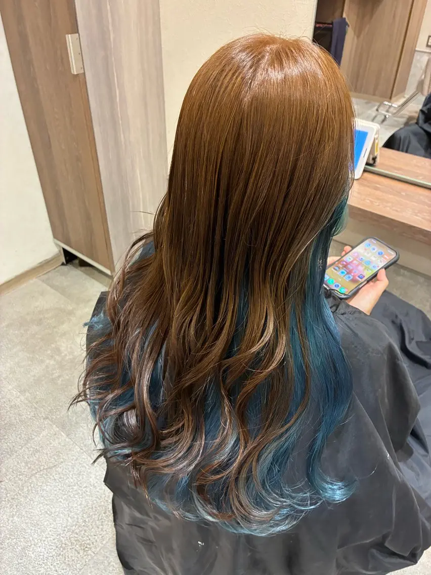 ロング カラー ブリーチ ブルーカラー ダブルカラー インナーカラー デート 自分史上1番可愛い/ 似合わせ【MAHO】のヘアスタイル