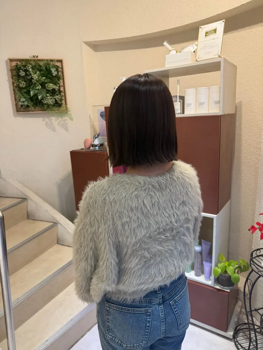 ミディアム ボブ 外ハネヘア カット トリートメント 吉川沙知 /ナチュラルカラーのヘアスタイル