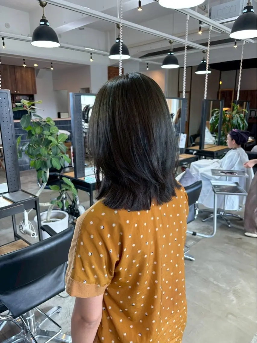 ミディアム カラー グレージュ ヘアカラー MOMO anan AVEDAのヘアスタイル