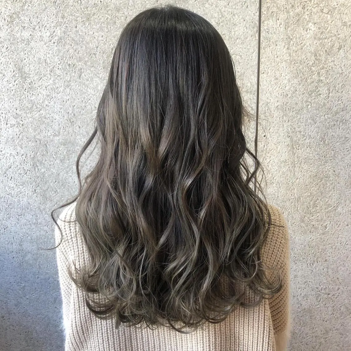 ロング カラー ベージュカラー グラデーションカラー オリーブベージュ カット ヘアカラー トリートメント 植田 彩のヘアスタイル