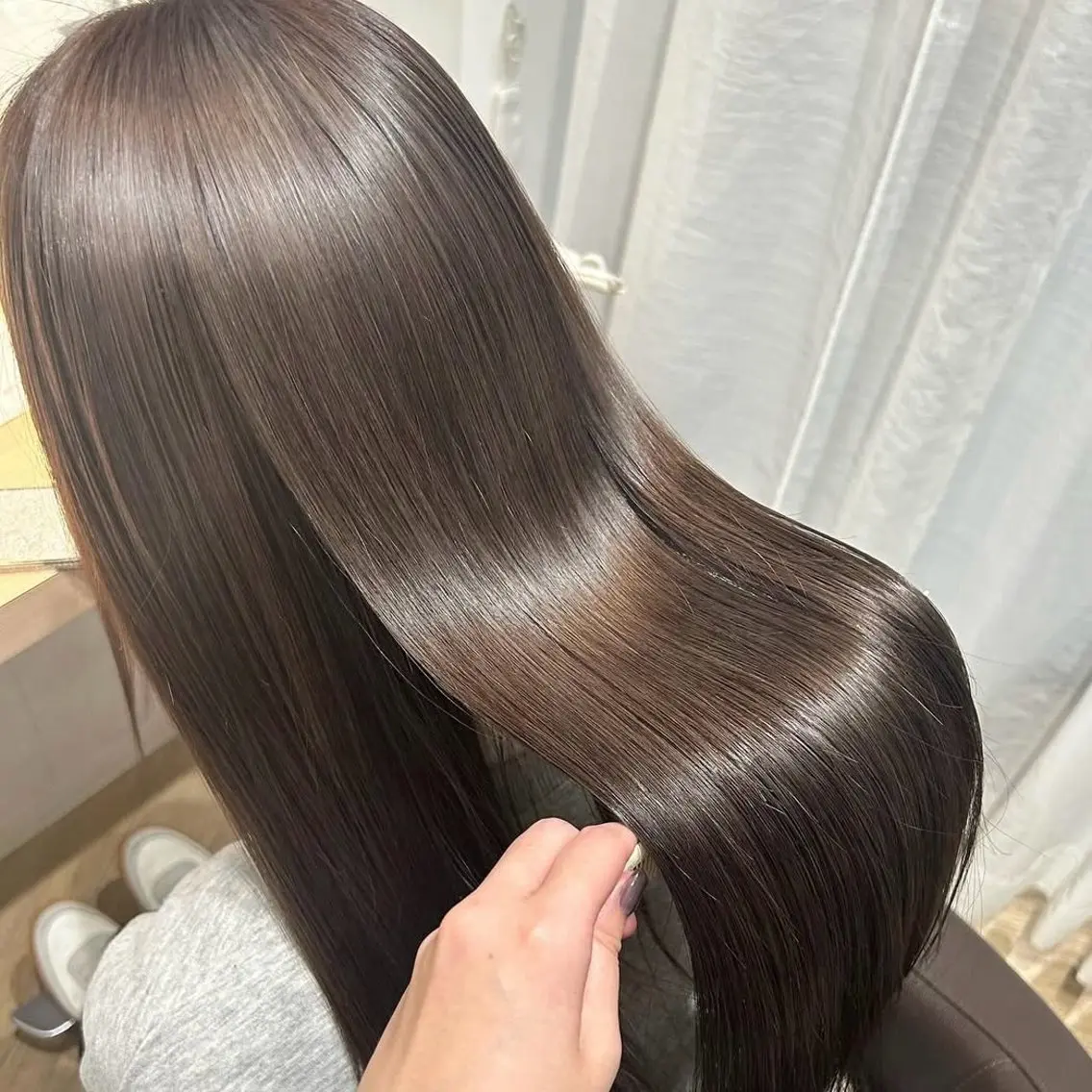 ロング カラー グレージュ オレンジ 湊 陽菜のヘアスタイル