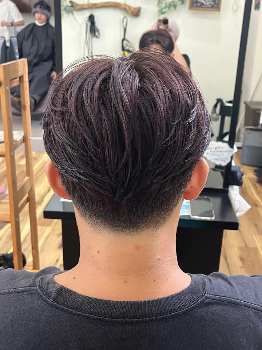 ショート カット ヘアカラー ﾒﾝｽﾞｻﾛﾝ関 紫雲（ｾｷﾚﾝｹﾞ）のヘアスタイル