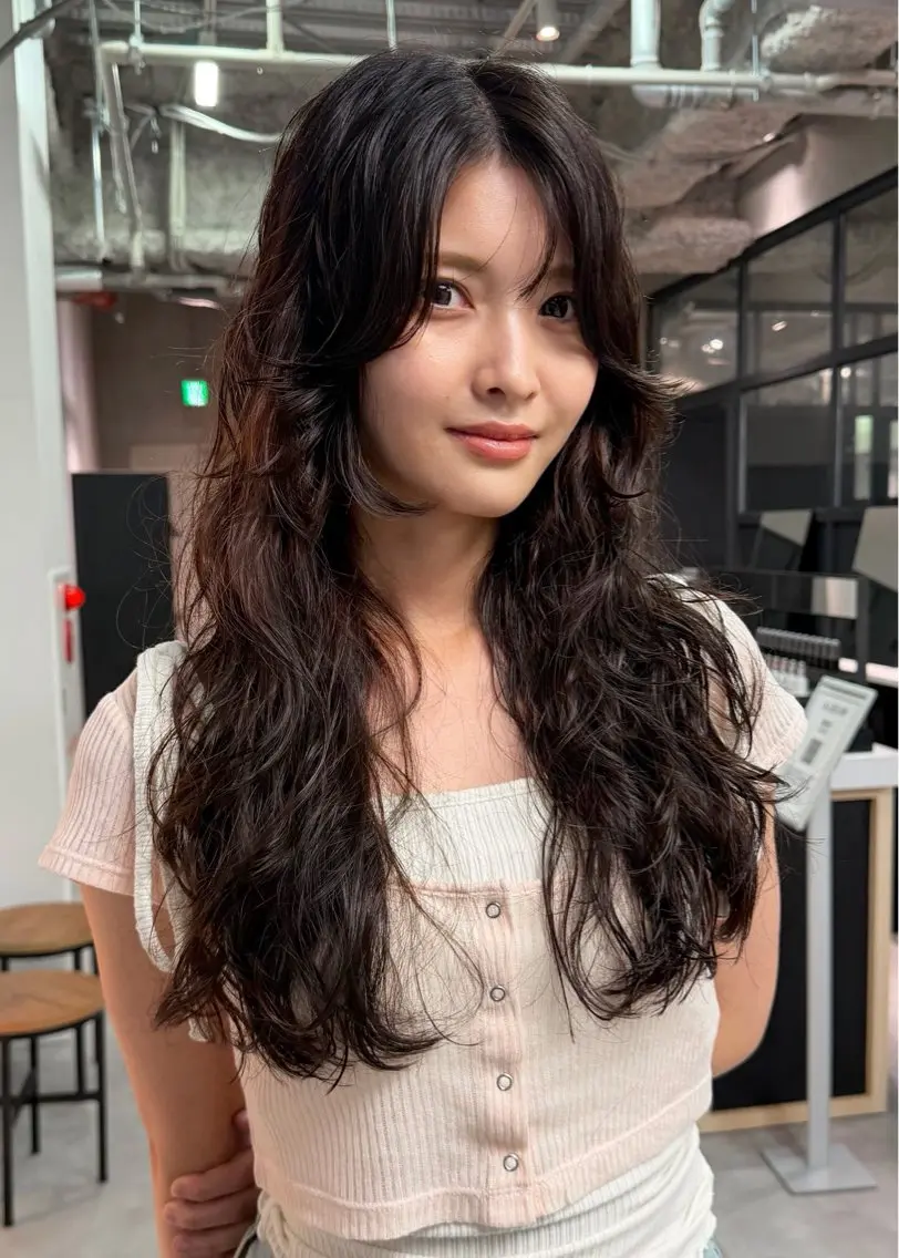 ロング パーマ ロングレイヤー 韓国風ヘア レイヤーカット ロング デジタルパーマ 小田 晃瑛のヘアスタイル