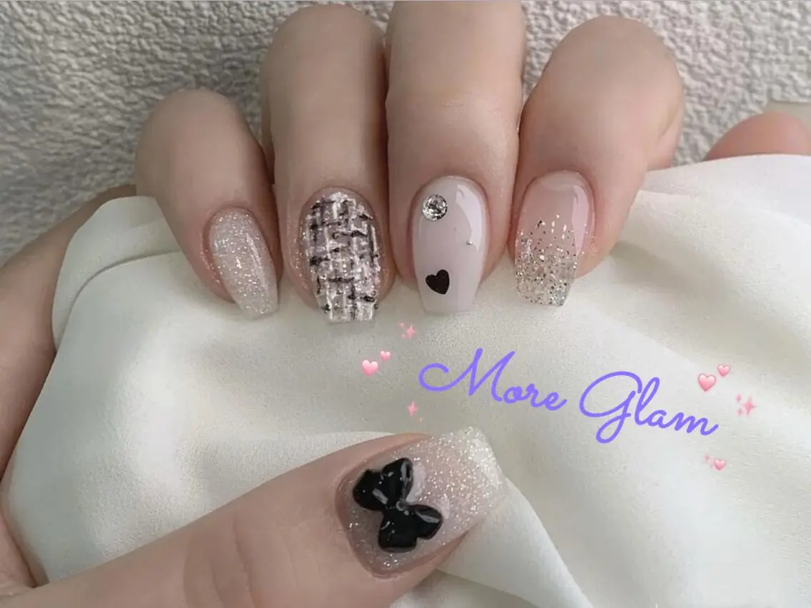 ネイル 長さ出し フットネイル フレンチネイル ジェルネイル ガラスフレンチ MoreGlam Nailsのネイルデザイン
