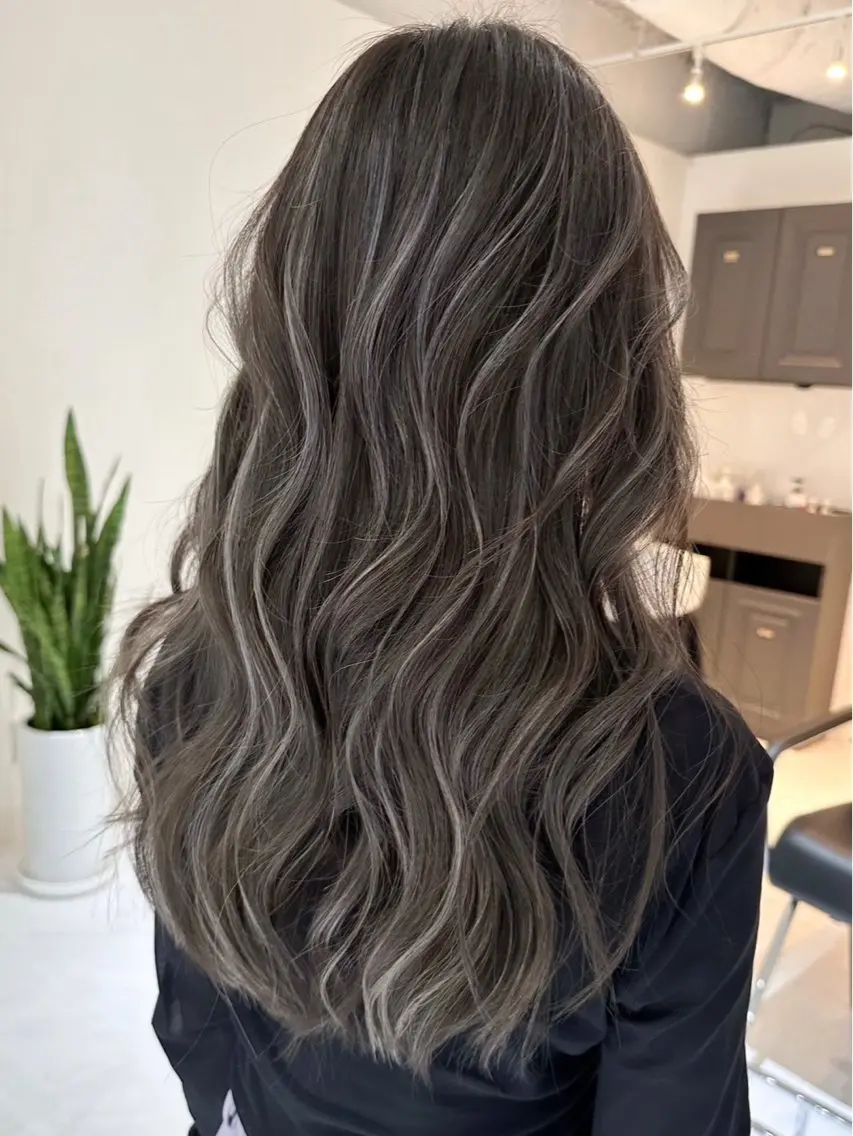 ロング カラー シールエクステ バレイヤージュ ベージュカラー ブリーチ ケアブリーチ カット ヘアカラー 大阪梅田/レイヤー/ ハイライト/yuuのヘアスタイル