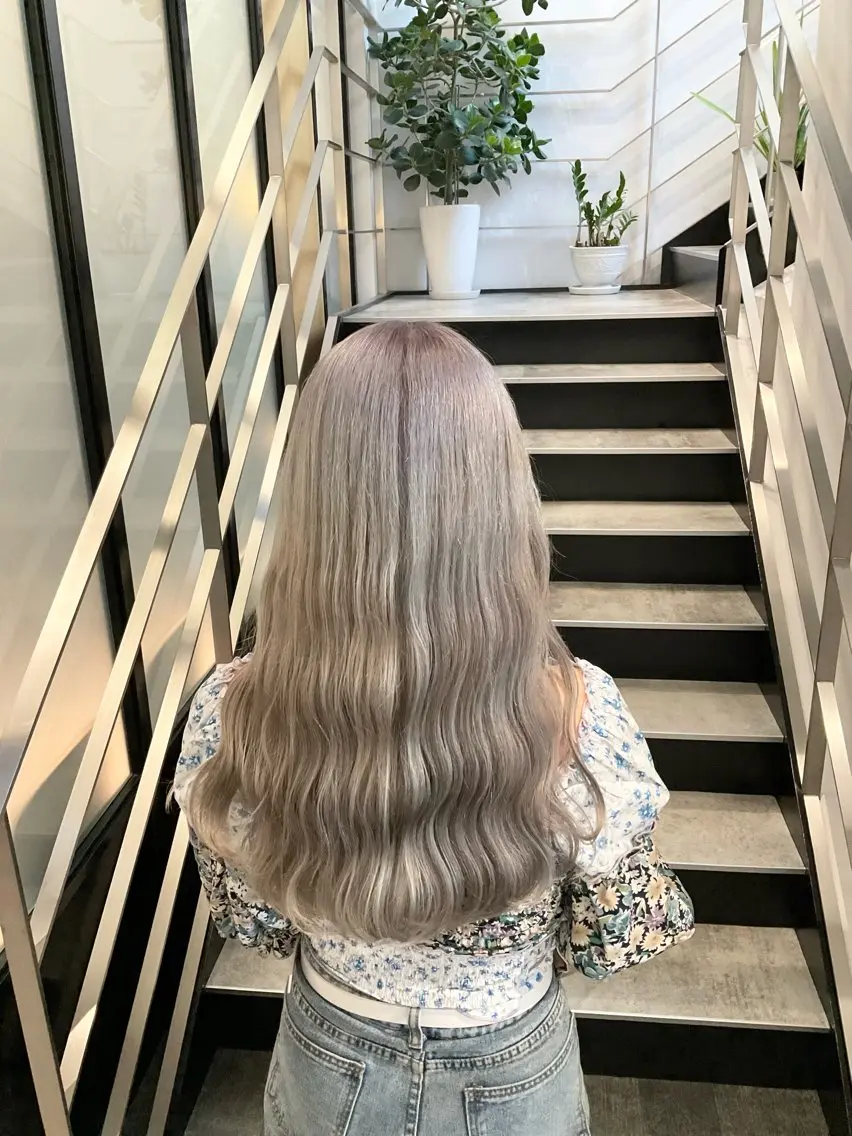 ロング カラー ベージュカラー ホワイトベージュ ヘアカラー トリートメント ヘアセット yoshi ☆のヘアスタイル