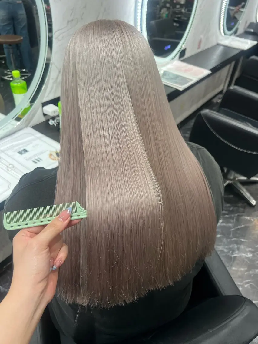 ロング カラー ヘアカラー LOHAS Rioのヘアスタイル