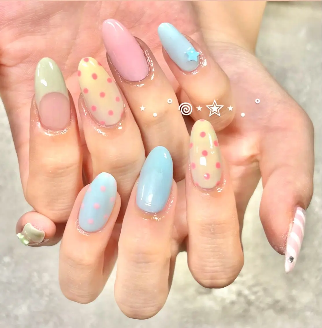 ネイル アートネイル ドット 持ち込み Natsumi 【protea】のネイルデザイン