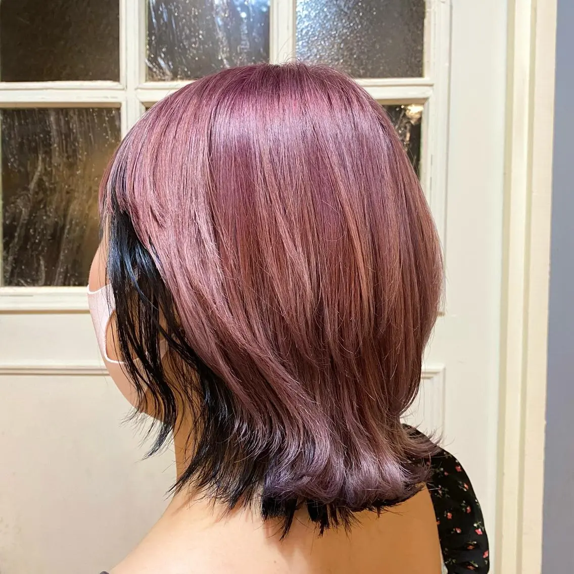 ショート カラー ブリーチ ピンクカラー 外ハネヘア ウルフカット カット ヘアカラー トリートメント ヘッドスパ BRITS 渡辺 菜々子のヘアスタイル