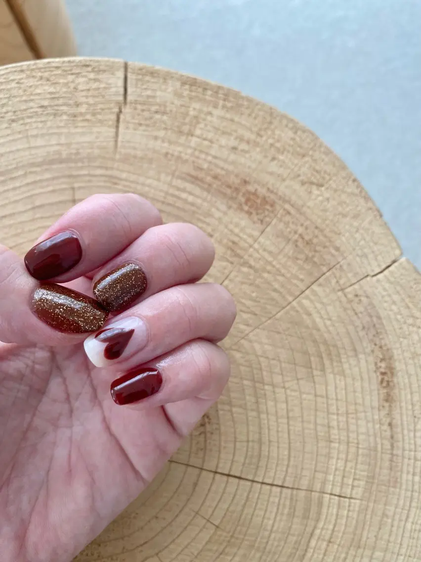 ネイル ブラウン ハート 苦楽園the she nailのネイルデザイン
