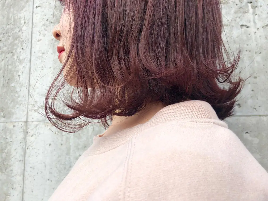 セミロング カラー ピンクカラー バイオレットカラー 小川 美咲のヘアスタイル