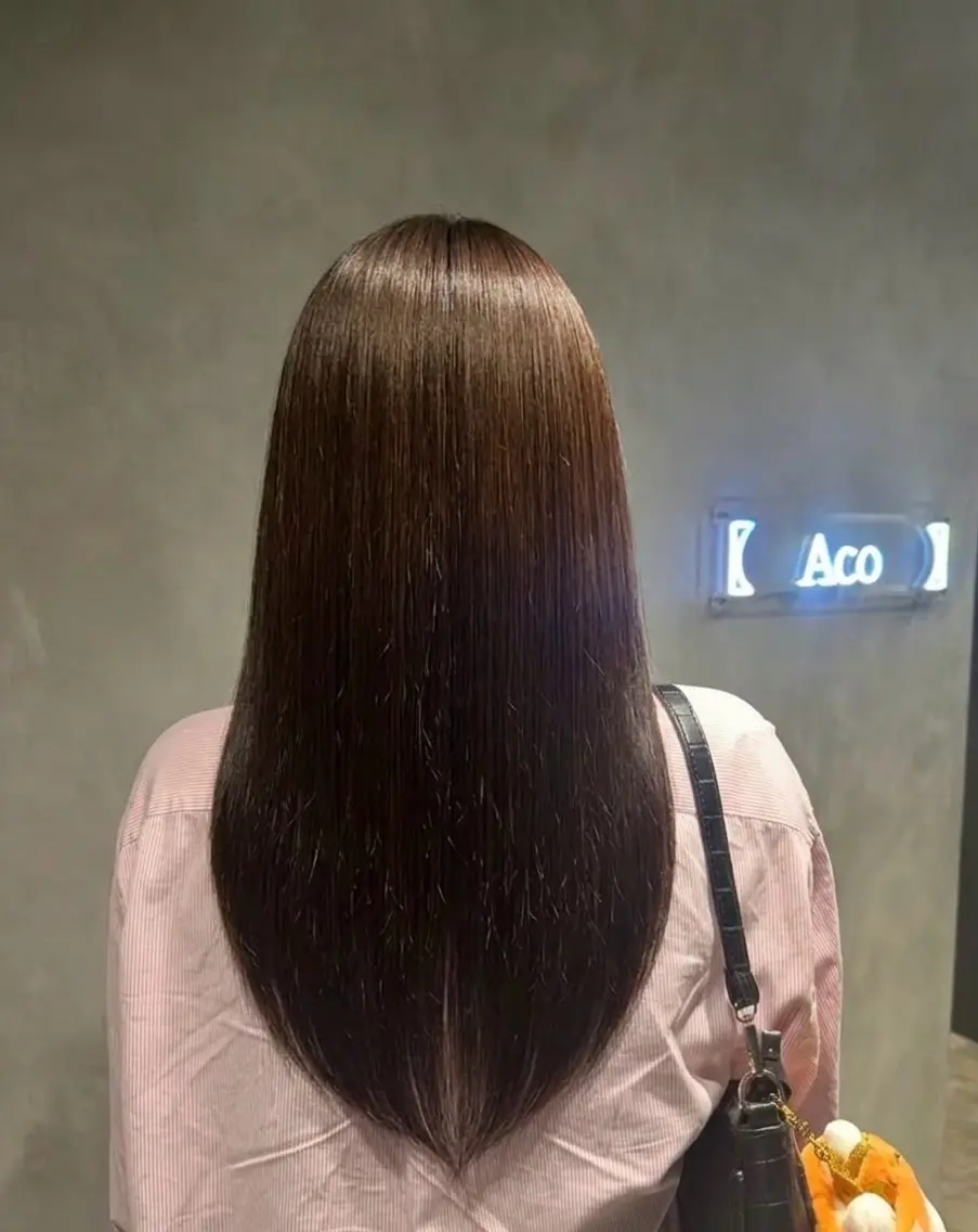 ロング トリートメント 透明感カラー ainaのヘアスタイル