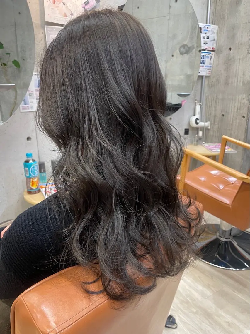ロング カラー 東 史夏のヘアスタイル