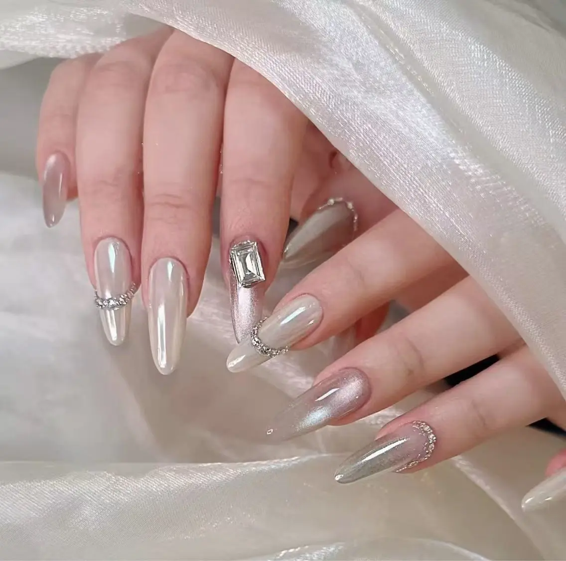 ネイル オーロラネイル フラワーネイル フットネイル フレンチネイル ジェルネイル ハンドネイル BabyYouMi nailのネイルデザイン