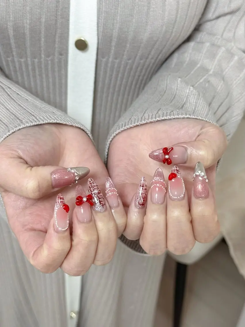 ネイル フレンチネイル グラデーション キラキラネイル 韓国ネイル マグネットネイル ハンドネイル 🎀🎀YooLi Nail Salonのネイルデザイン