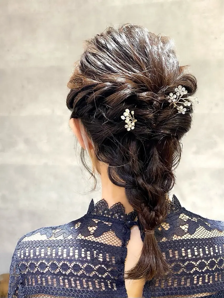 セミロング ヘアアレンジ 結婚式・ブライダル 𝑺𝒂𝒌𝒊 🩶マンツーマン施術のヘアスタイル