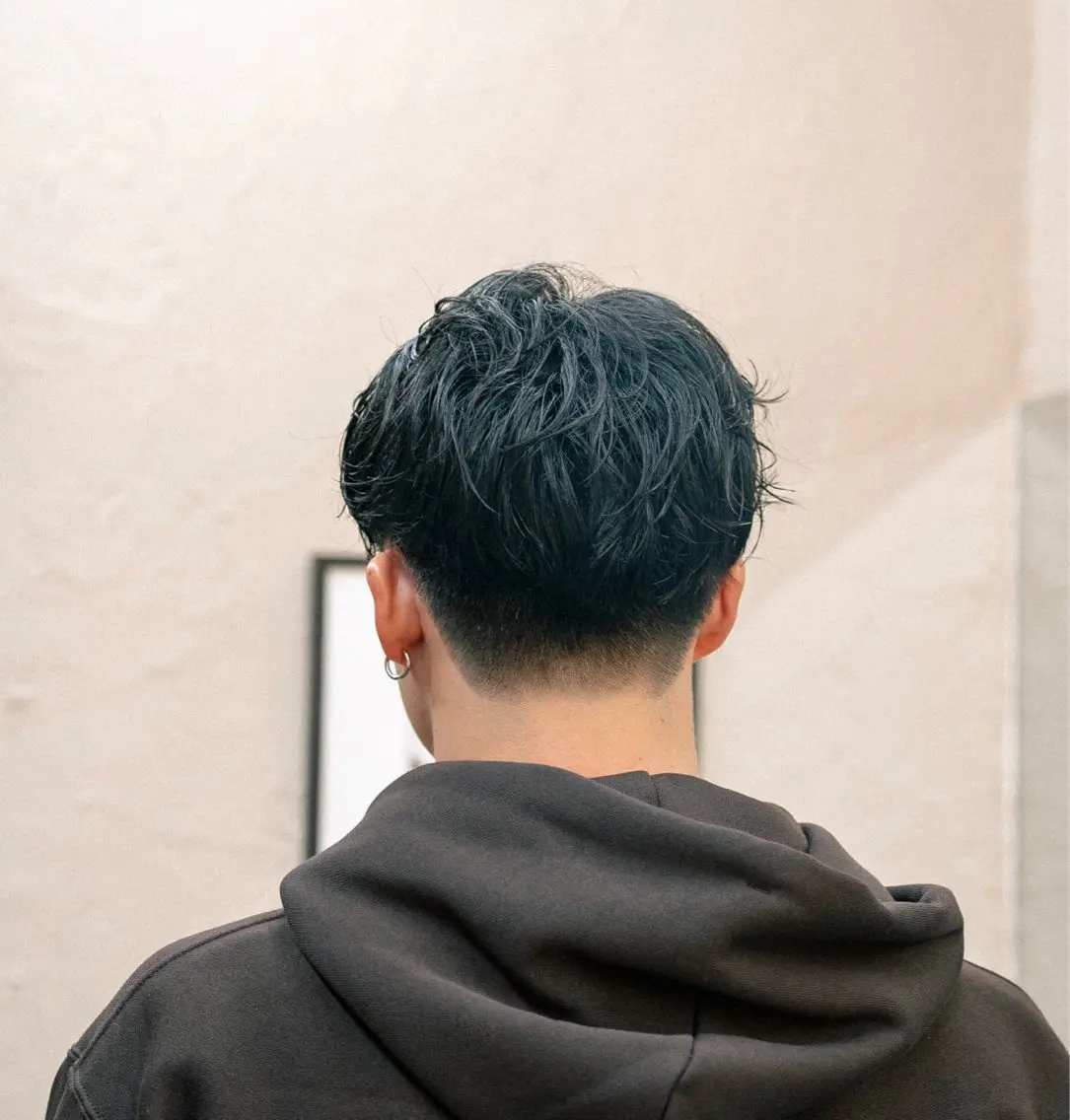 ショート カラー パーマ メンズ センターパート ニュアンスパーマ カット パーマ 🔗メンズサロン🔗 Kieのヘアスタイル