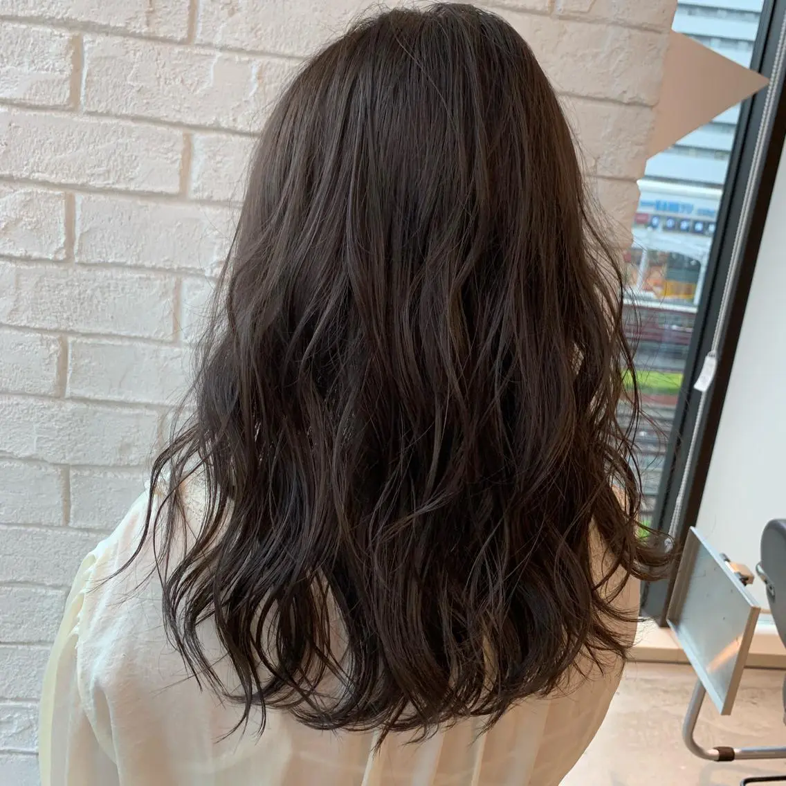 セミロング カラー グレージュ 韓国レイヤー×艶髪 ハイトーンRyukiのヘアスタイル