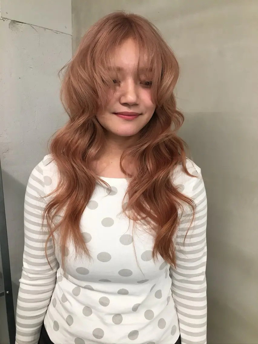 ロング ヘアカラー ハイトーン fev/Rionのヘアスタイル