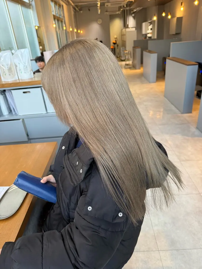 ロング カラー ベージュカラー ホワイトベージュ カット ヘアカラー 富原崇太/高畑/中川 /透明感カラーのヘアスタイル