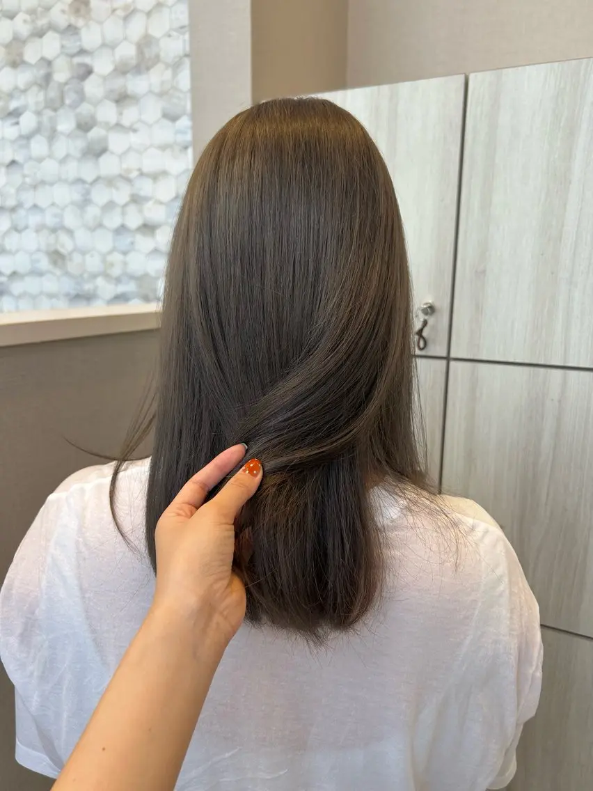 ロング カラー ブリーチ 透明感カラー グレージュ ヘアカラー emusalon . Akika✮*。゚のヘアスタイル