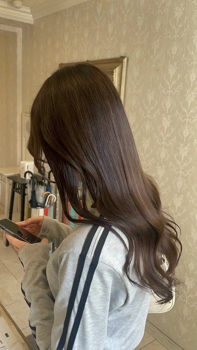 セミロング カラー ブリーチ ブラウンカラー ココアブラウン ブリーチなしカラー 顔まわりレイヤー カット ヘアカラー トリートメント 烏丸/艶髪/レイヤー /韓国風/廣瀬尚輝のヘアスタイル